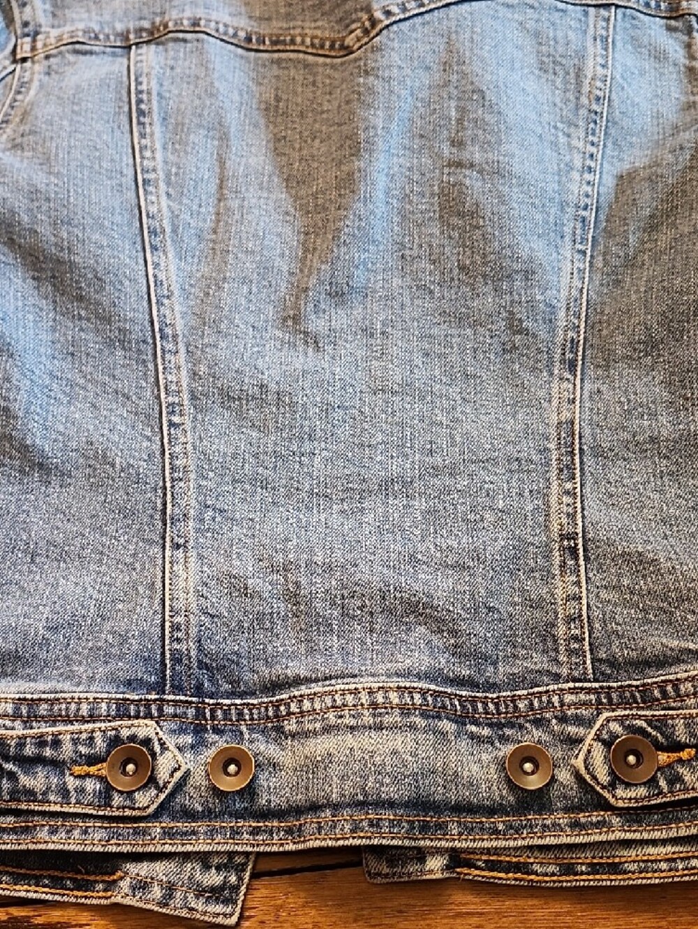 Womens Light Wash Jean Jacket Medium Fitted Denim Trucker Jacket - Picture 11 of 11